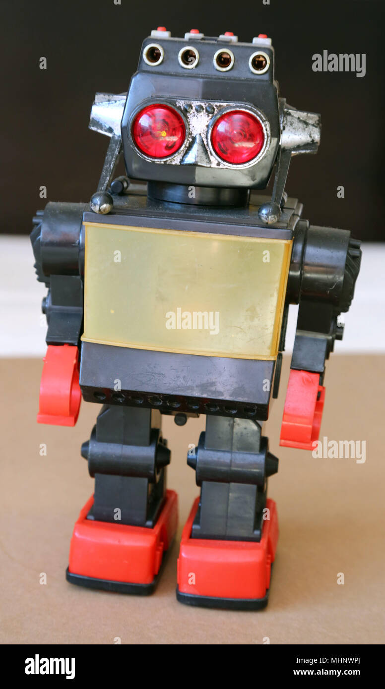 Robot in plastica retrò per camminare - corpo grigio (1/2) Foto Stock