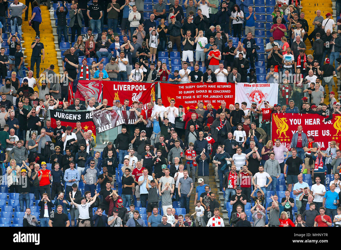 Tifosi del Liverpool in gabbie in anticipo della UEFA Champions League, Semi Finale, la seconda gamba allo Stadio Olimpico di Roma. Foto Stock