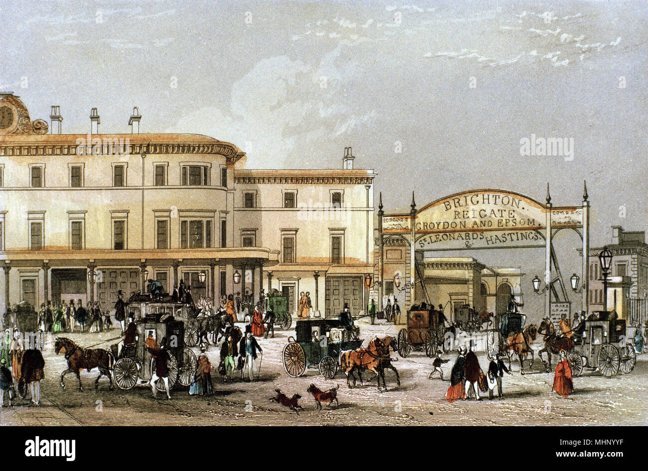 Scena fuori dalla stazione ferroviaria di Londra Foto Stock