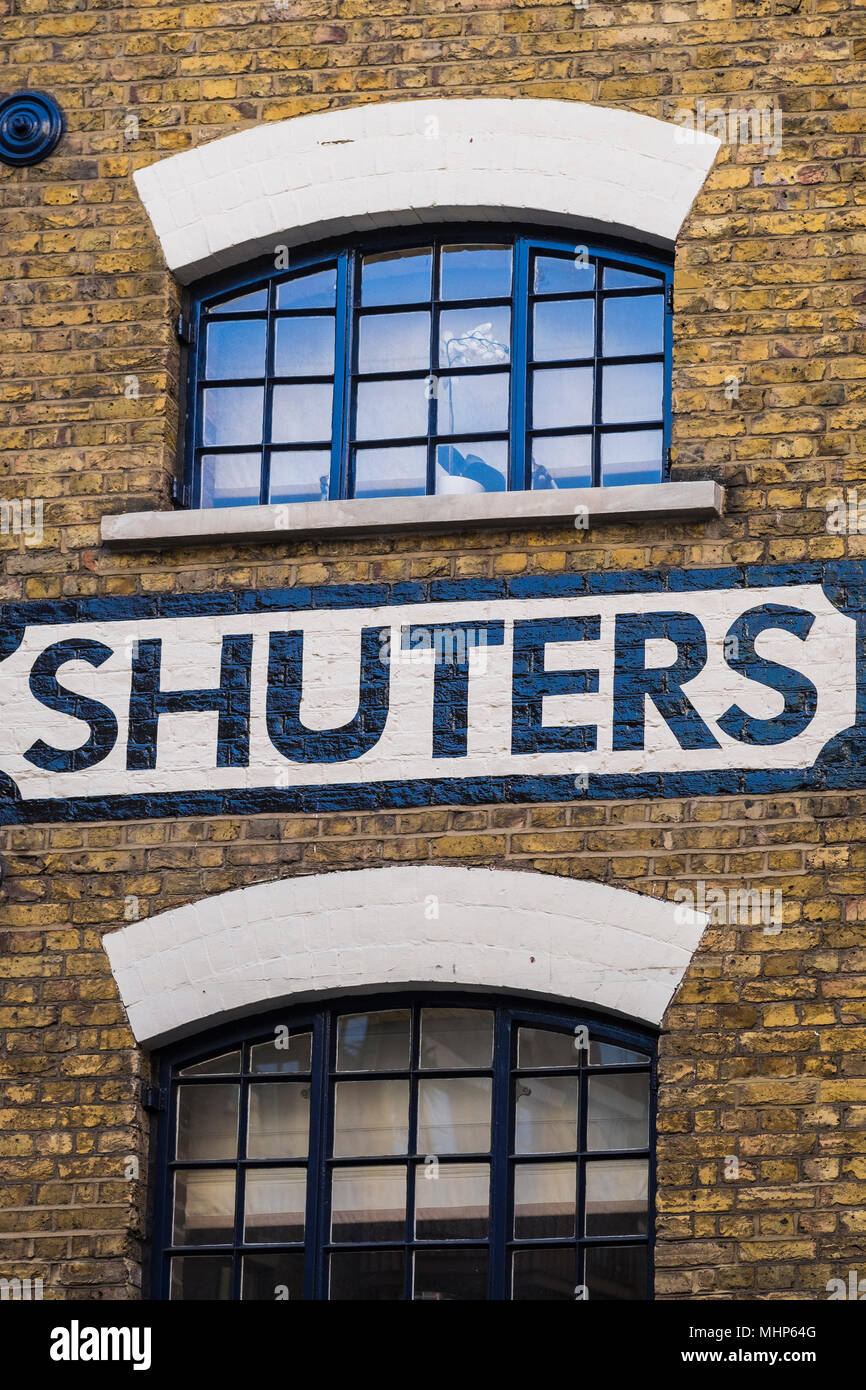 Shad Thames storica area di magazzino convertito per lo stile di vita moderno, Bermondsey Borough di Southwark, Londra, Inghilterra, Regno Unito Foto Stock