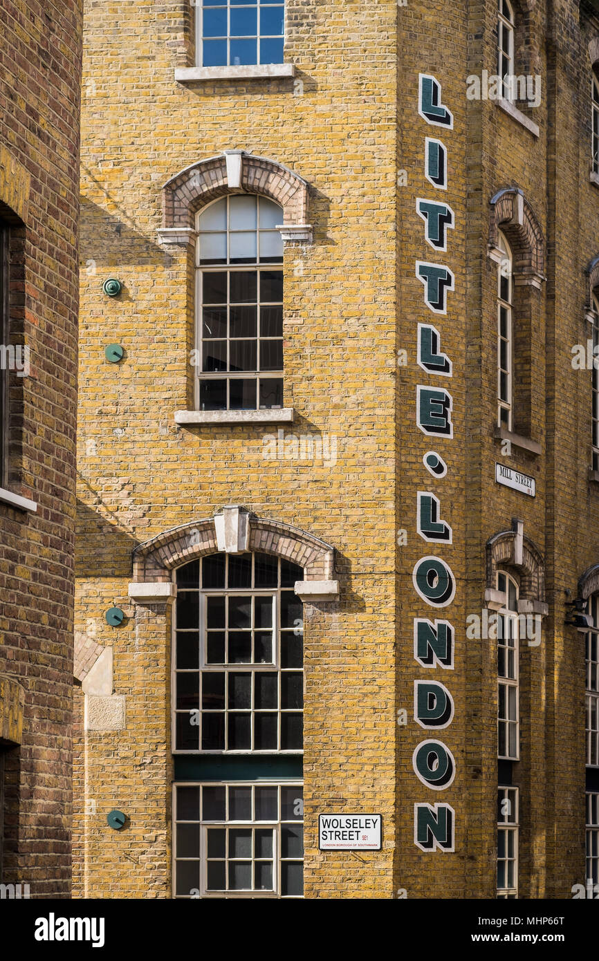 Shad Thames storica area di magazzino convertito per lo stile di vita moderno, Bermondsey Borough di Southwark, Londra, Inghilterra, Regno Unito Foto Stock