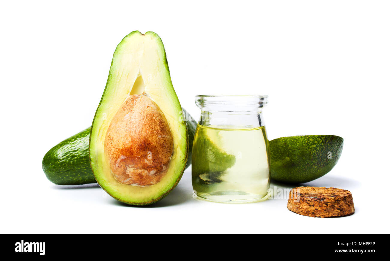 Frutto di avocado e olio isolati su sfondo bianco Foto Stock