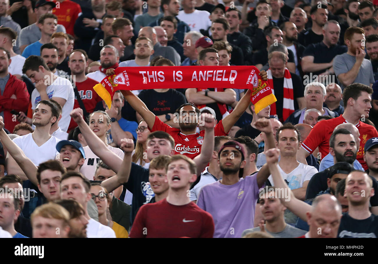 Tifosi del Liverpool in stand durante la UEFA Champions League, Semi Finale, la seconda gamba allo Stadio Olimpico di Roma. Foto Stock