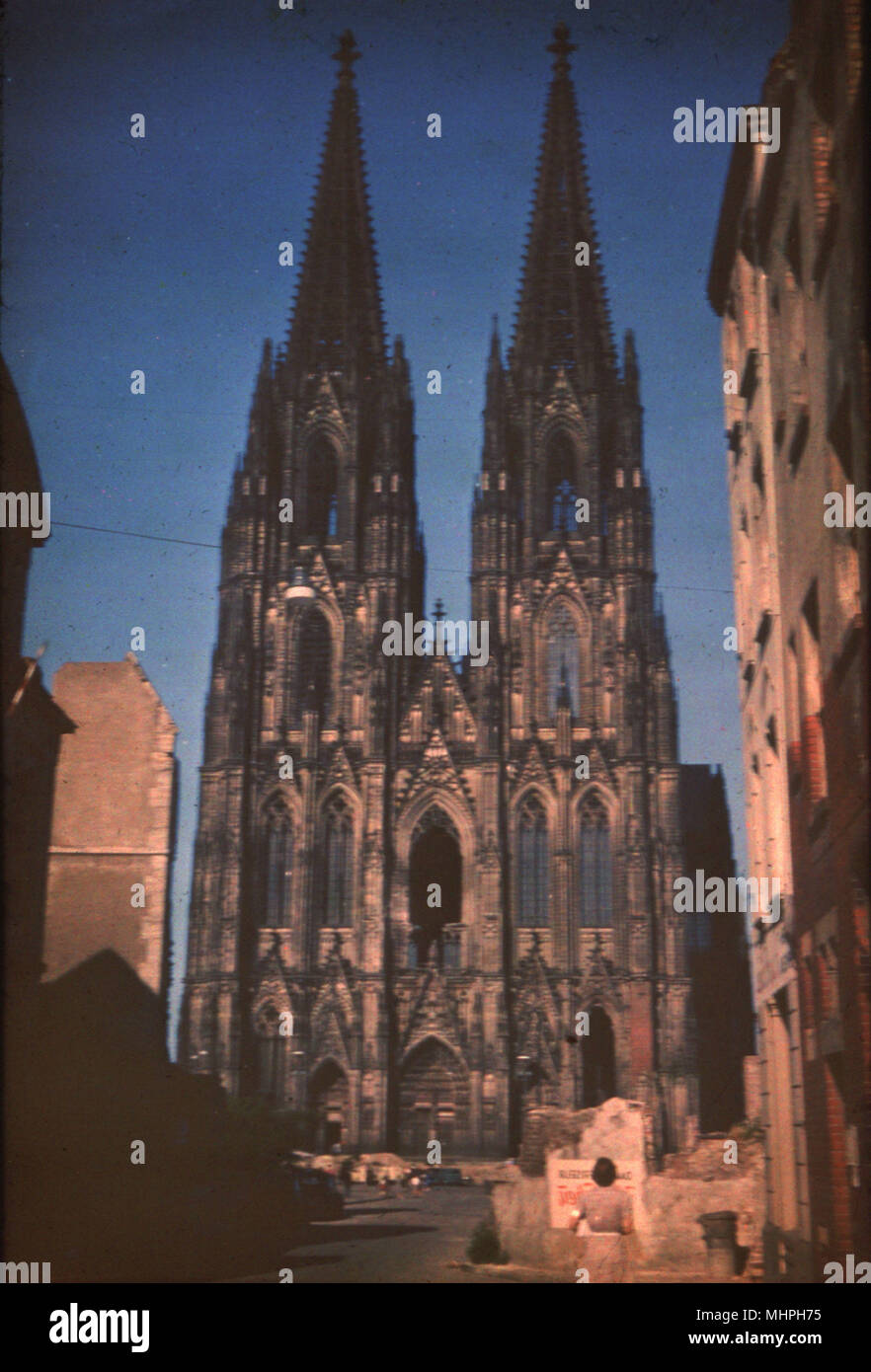 Di fronte alla Cattedrale di Colonia, Colonia, Germania Foto Stock