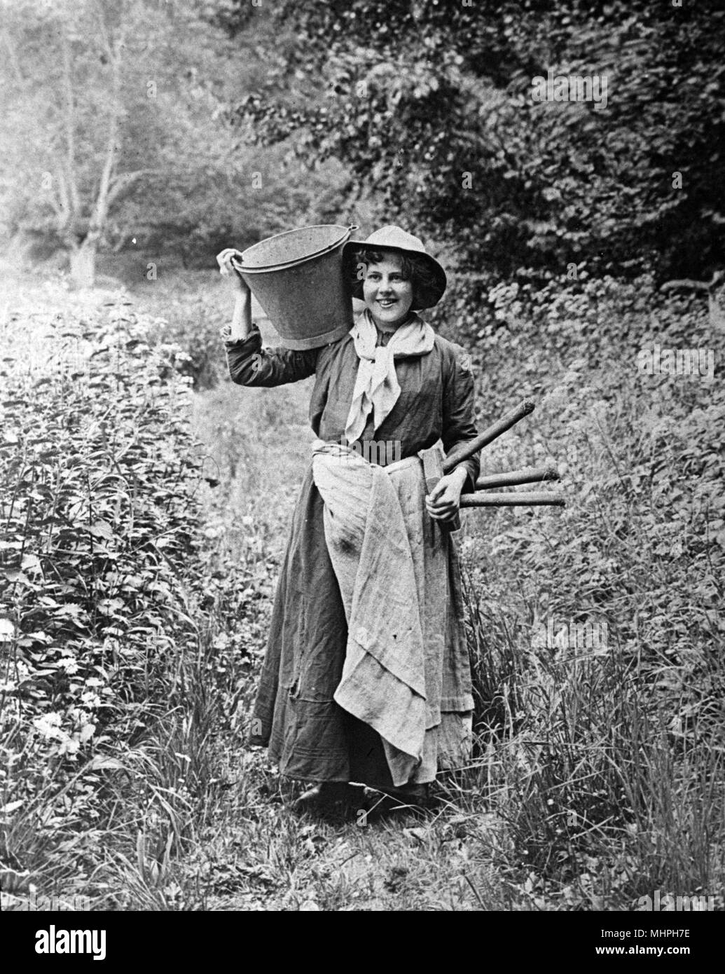 Milkmaid 1890s immagini e fotografie stock ad alta risoluzione - Alamy
