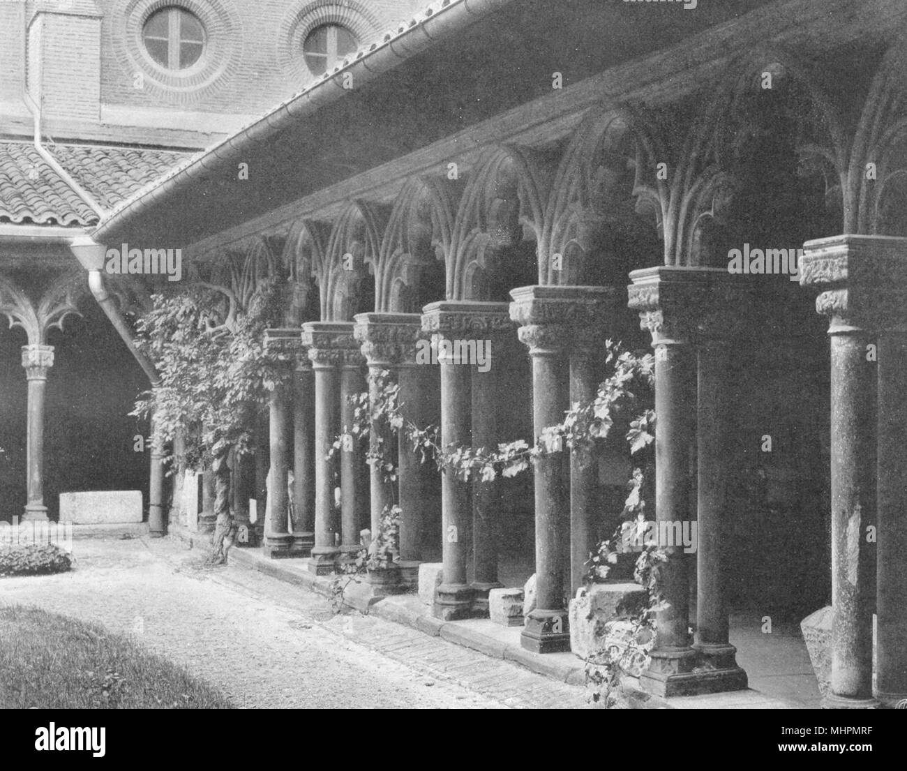 HAUTE-GARONNE. Toulouse- Cloître du musée 1903 antica immagine di stampa Foto Stock