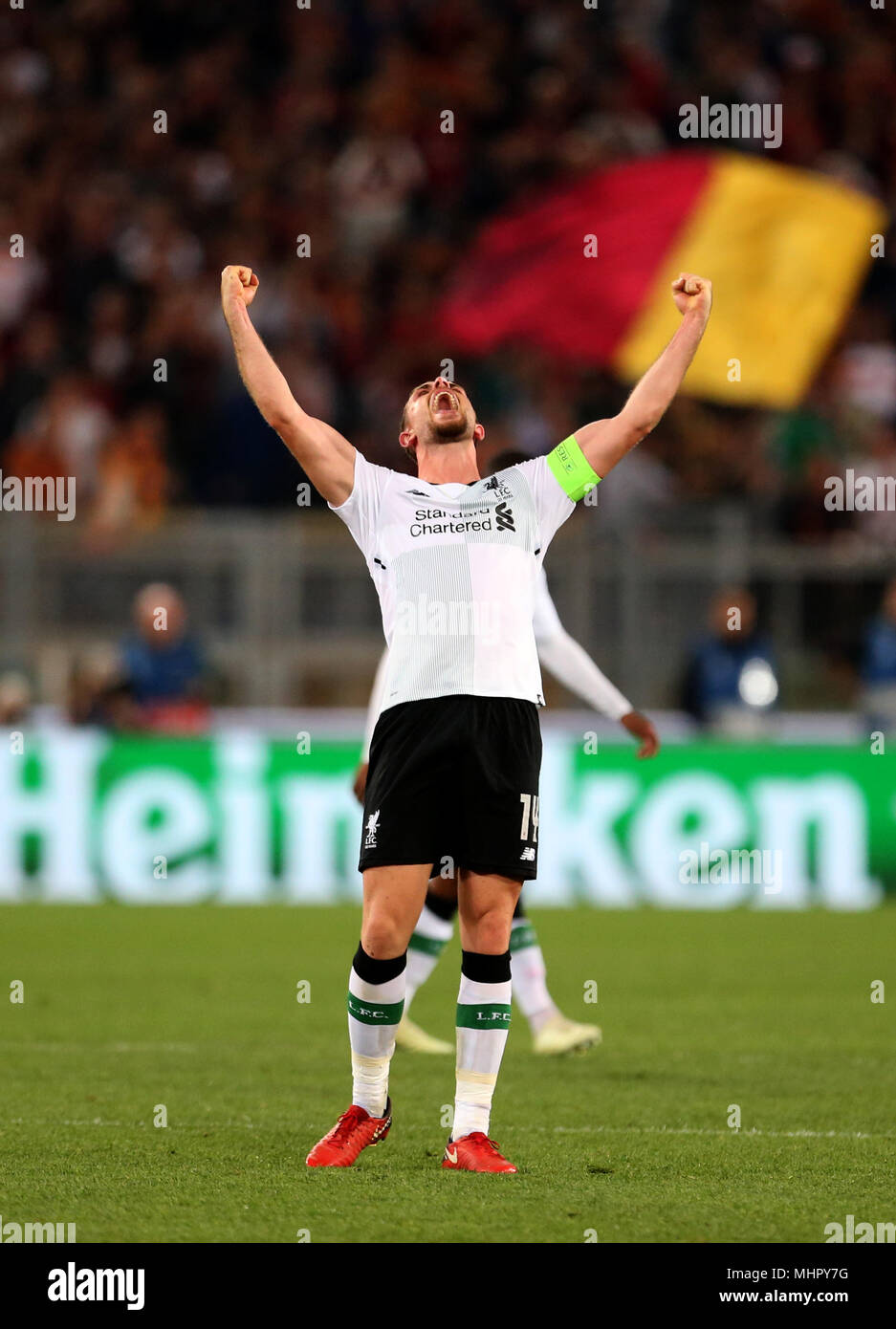 Liverpool la Giordania Henderson celebra il raggiungimento della finale di Champions League dopo la UEFA Champions League, Semi Finale, la seconda gamba allo Stadio Olimpico di Roma. Foto Stock