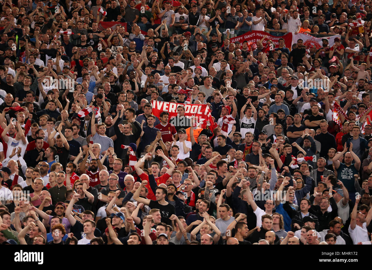 Tifosi del Liverpool festeggiare il raggiungimento della finale di Champions League dopo la UEFA Champions League, Semi Finale, la seconda gamba allo Stadio Olimpico di Roma. Foto Stock