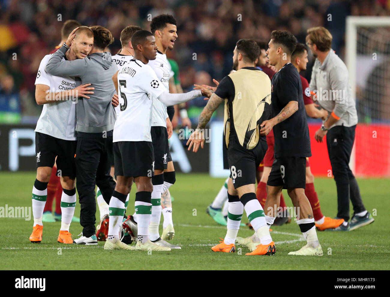 Liverpool giocatori festeggiare il raggiungimento della finale di Champions League dopo la UEFA Champions League, Semi Finale, la seconda gamba allo Stadio Olimpico di Roma. Foto Stock