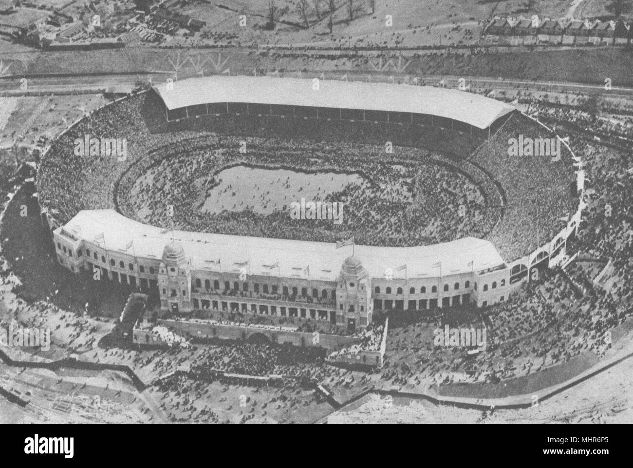 Lo stadio di Wembley. Visto dalla cabina di pilotaggio di un aereo 1926 old vintage print Foto Stock