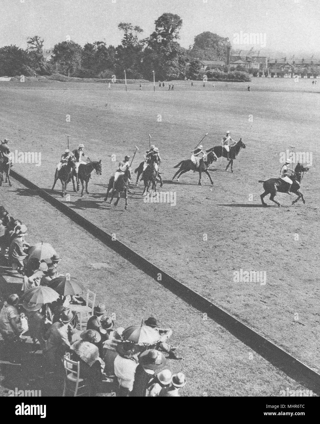 Londra. Polo a Londra. Gioco lungo le schede in corrispondenza di Ranelagh 1926 antica stampa Foto Stock