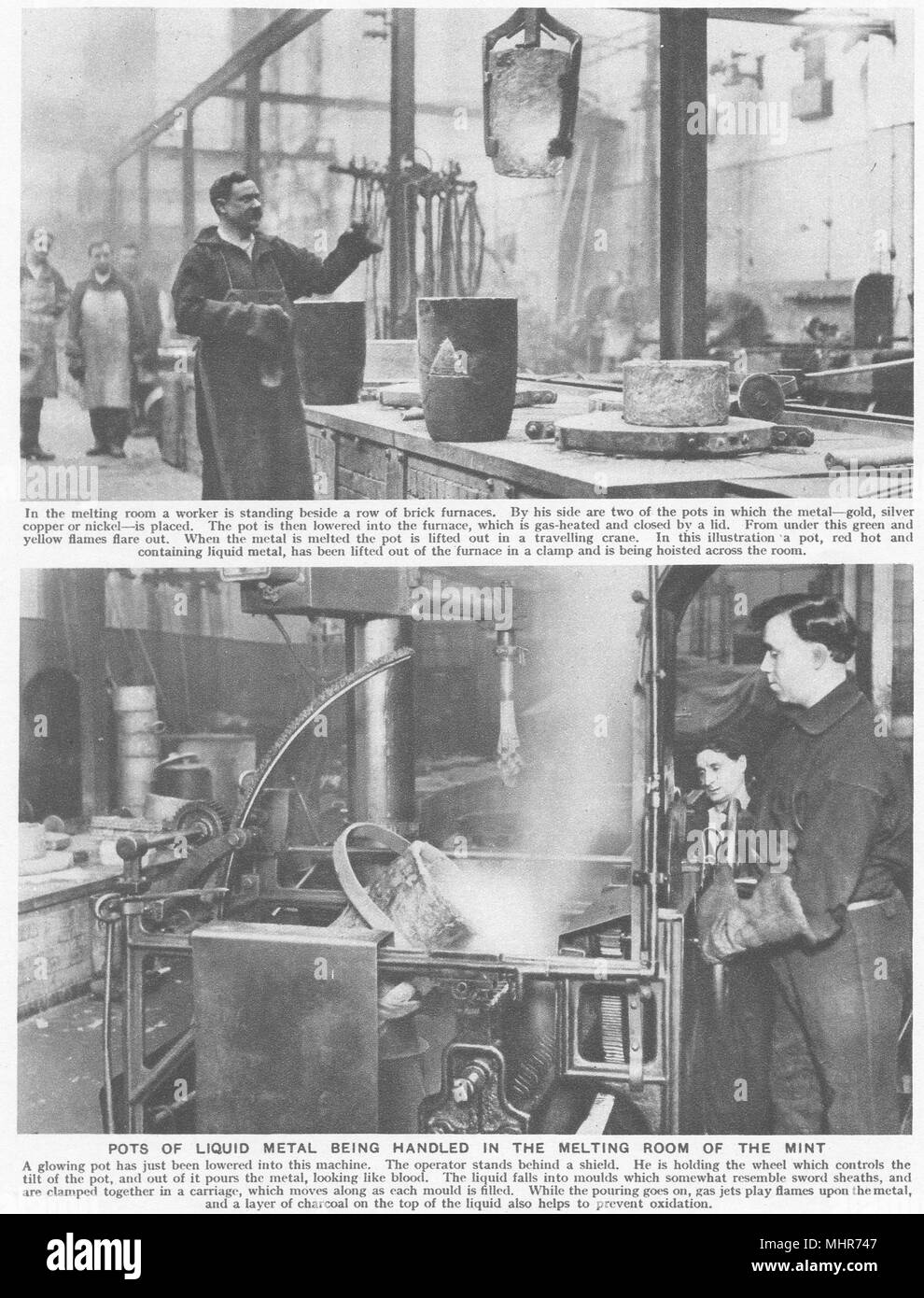 Londra. Pentole di metallo liquido di essere gestite nella camera di fusione della menta 1926 Foto Stock