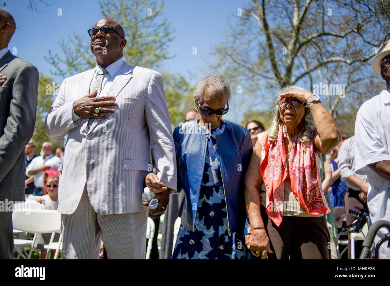 Philadelphia, PA, Stati Uniti d'America. Il 2 maggio, 2018. La polizia, vigili del fuoco, gli amici e le famiglie dei caduti primi responder frequentare l annuale fiamma viva memoriale di servizio in onore di quelle perse sul dazio in città. Credito: Michael Candelori/ZUMA filo/Alamy Live News Foto Stock