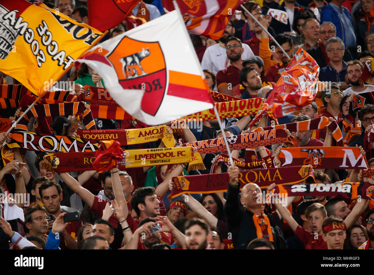 Roma, Italia. Il 2 maggio 2018. Roma suppoert durante la semi finale di UEFA Champions League , come Roma - Barcellona presso lo Stadio Olimpico di Roma Italia 02 maggio 2018 Credit: agnfoto/Alamy Live News Foto Stock