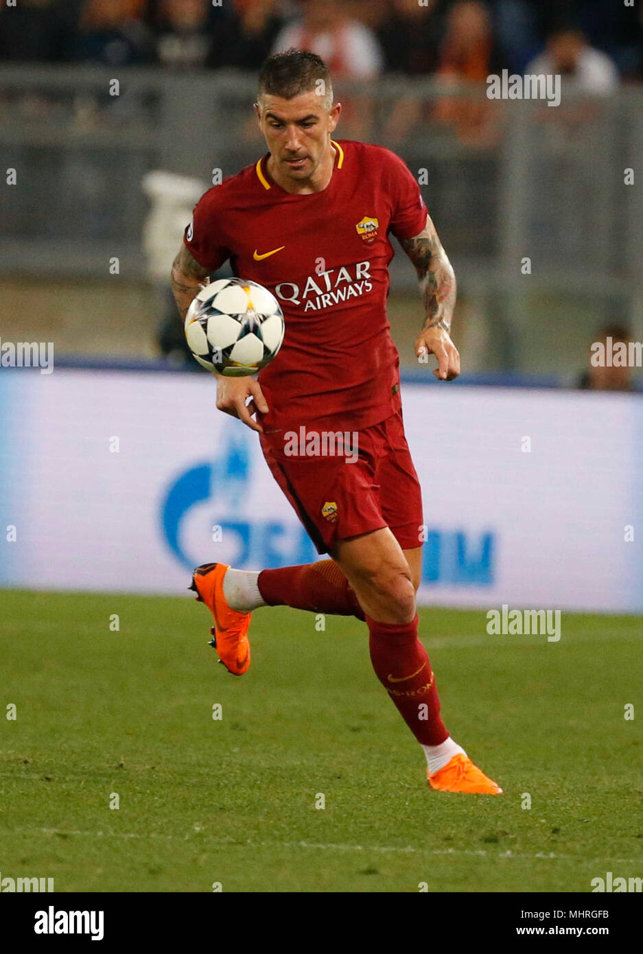 Roma, Italia. Il 2 maggio 2018. Aleksandar Kolarov di Roma durante la semi finale di UEFA Champions League , come Roma - Barcellona presso lo Stadio Olimpico di Roma Italia 02 maggio 2018 Credit: agnfoto/Alamy Live News Foto Stock