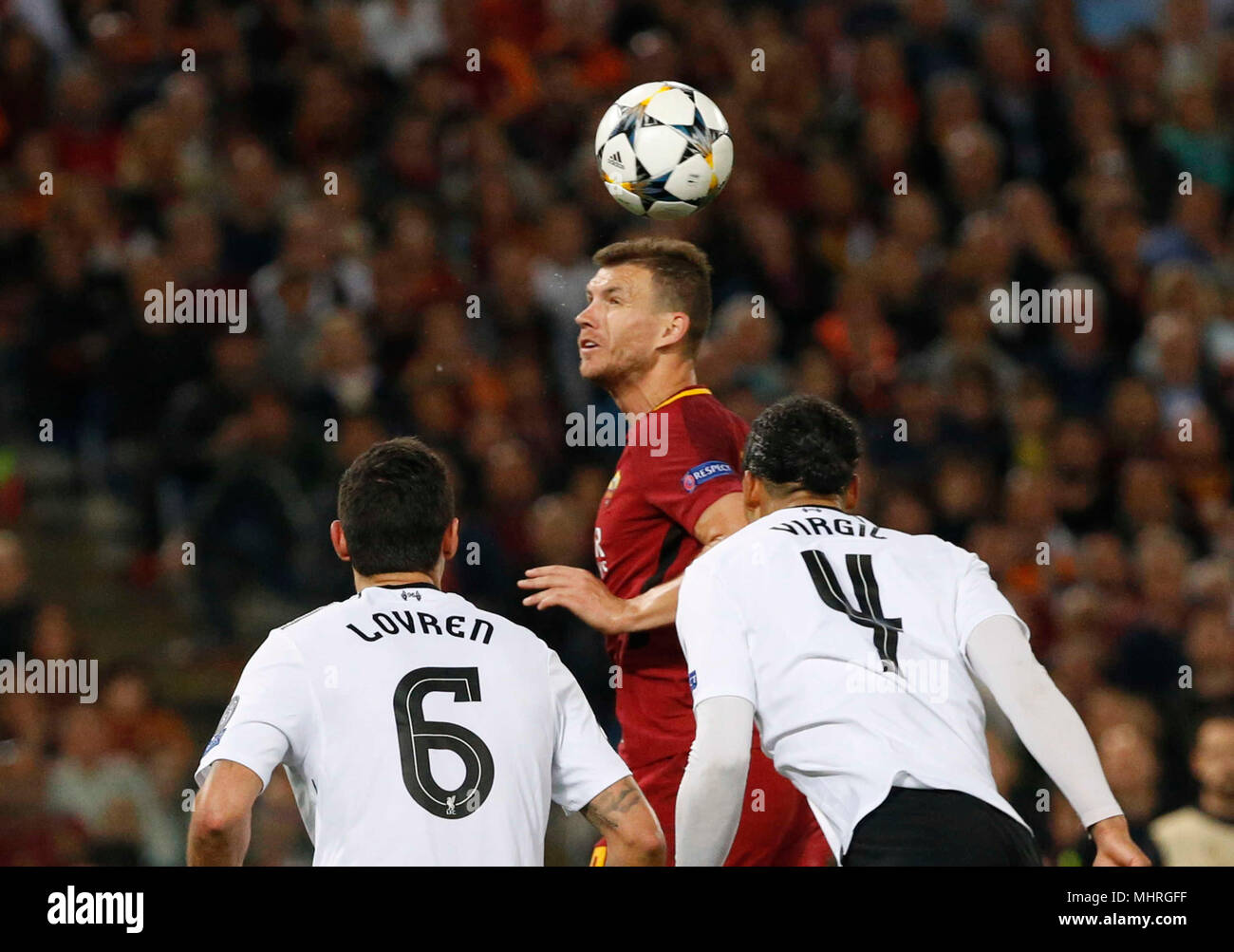 Roma, Italia. Il 2 maggio 2018. Edin Dzeko di Roma durante la semi finale di UEFA Champions League , come Roma - Barcellona presso lo Stadio Olimpico di Roma Italia 02 maggio 2018 Credit: agnfoto/Alamy Live News Foto Stock