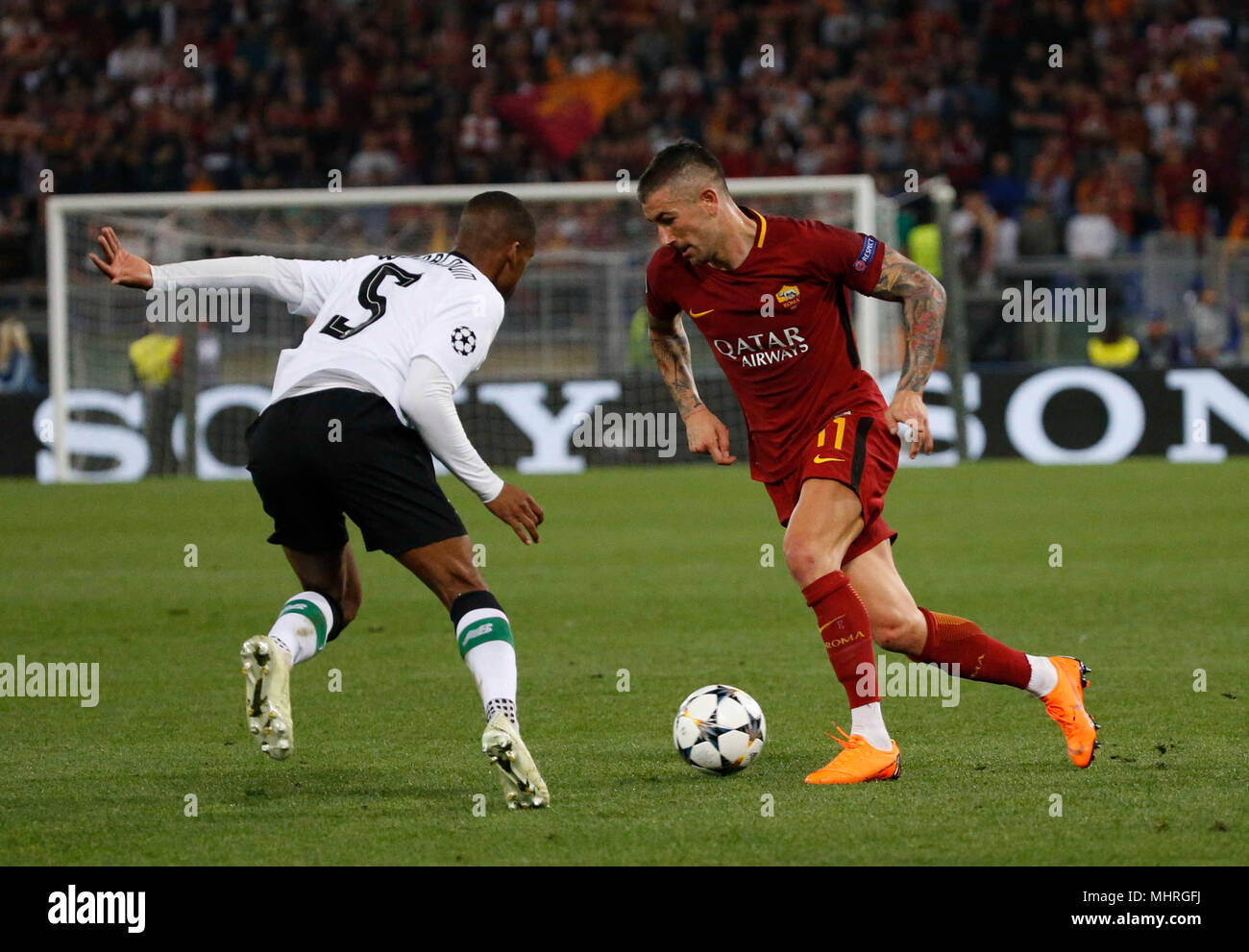 Roma, Italia. Il 2 maggio 2018. Aleksandar Kolarov di Roma durante la semi finale di UEFA Champions League , come Roma - Barcellona presso lo Stadio Olimpico di Roma Italia 02 maggio 2018 Credit: agnfoto/Alamy Live News Foto Stock