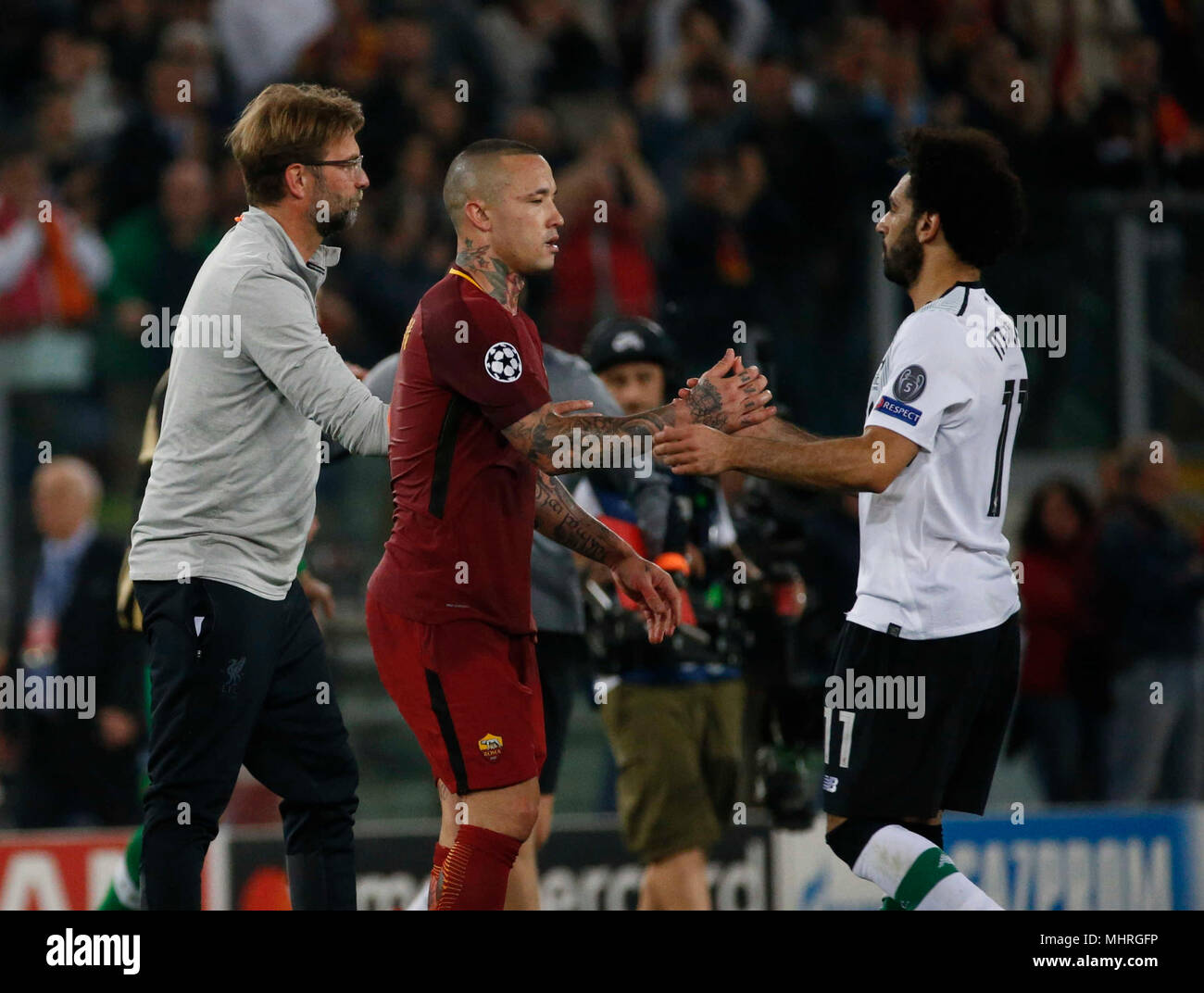 Roma, Italia. Il 2 maggio 2018. Sostenitore di Liverpool prima della Semi Finale di UEFA Champions League , come Roma - Barcellona presso lo Stadio Olimpico di Roma Italia 02 maggio 2018 durante la semi finale di UEFA Champions League , come Roma - Barcellona presso lo Stadio Olimpico di Roma Italia 02 maggio 2018 Credit: agnfoto/Alamy Live News Foto Stock