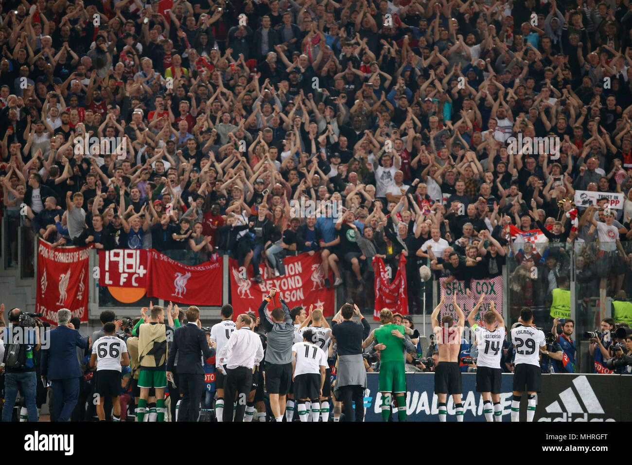 Roma, Italia. Il 2 maggio 2018. Liverpool giocatori festeggiare alla fine della Semi Finale di UEFA Champions League , come Roma - Barcellona presso lo Stadio Olimpico di Roma Italia 02 maggio 2018 Credit: agnfoto/Alamy Live News Foto Stock