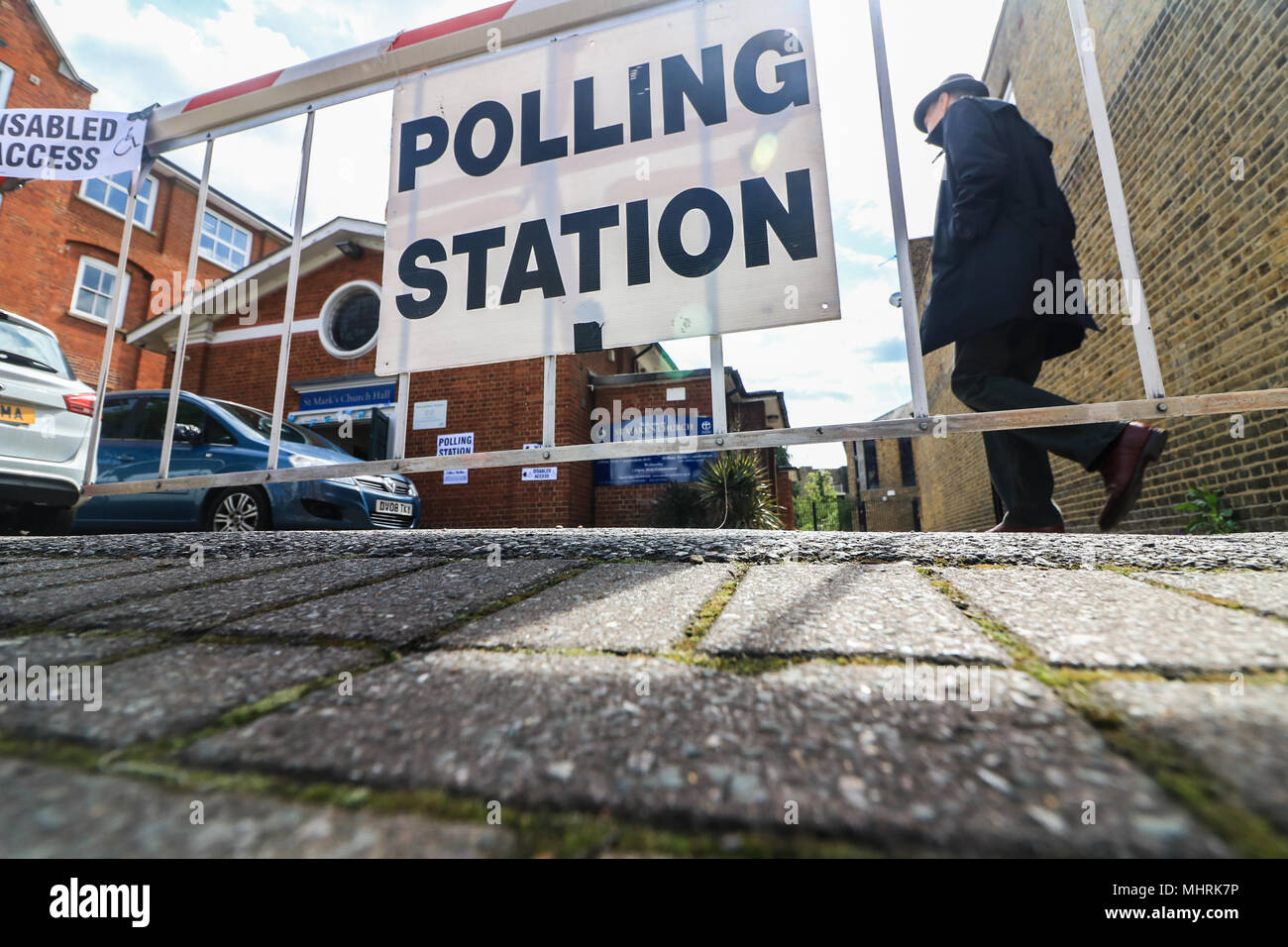 Wimbledon Londra UK. Il 3 maggio 2018. Aperte le urne in Wimbledon come testa di elettori alle urne per eleggere i consigli su London Boroughs e votare in 156 zone in tutto il paese oggi, per eleggere i consiglieri e sindaci locali Foto Stock