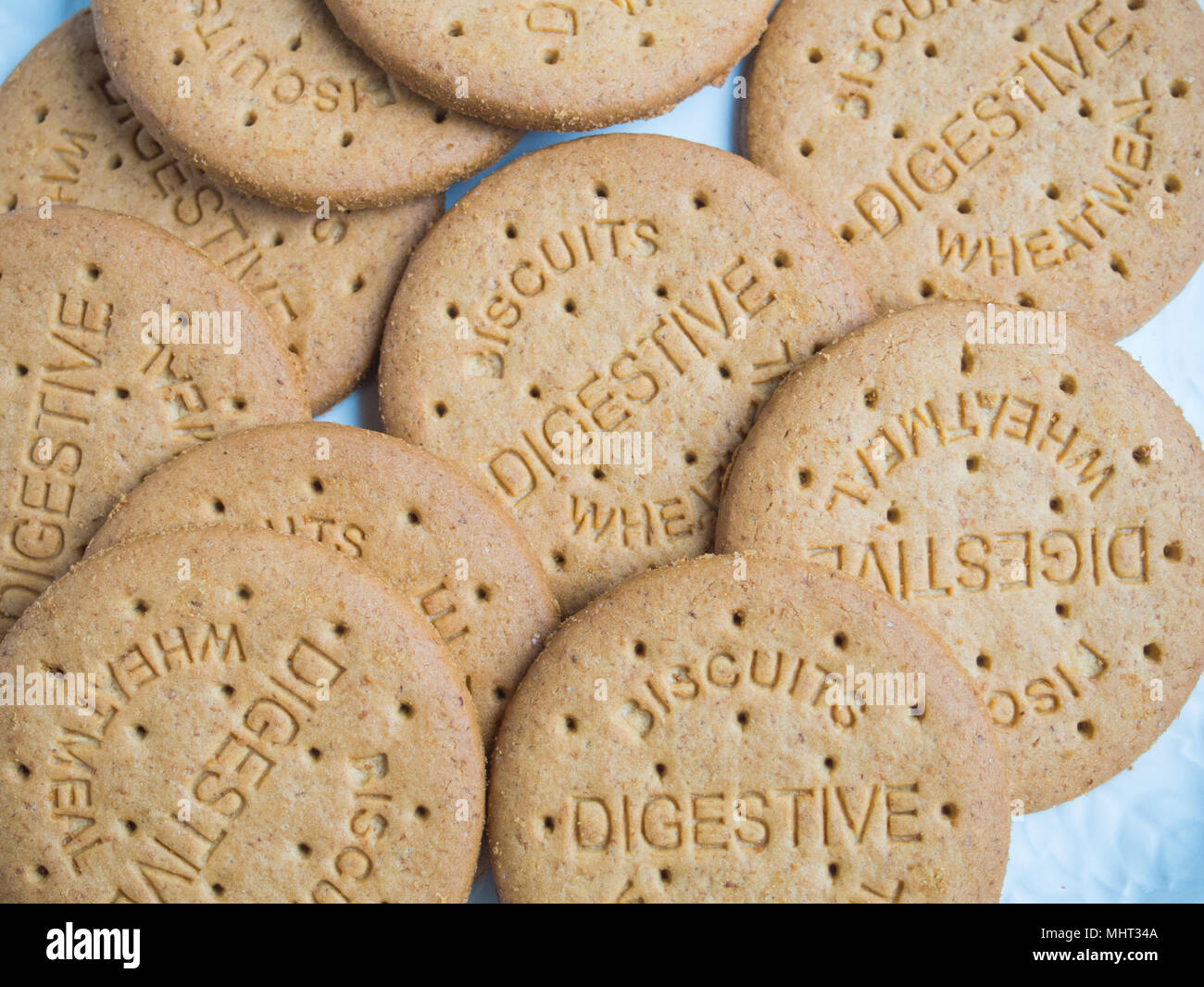 Biscotti digestivi in una piastra Foto Stock