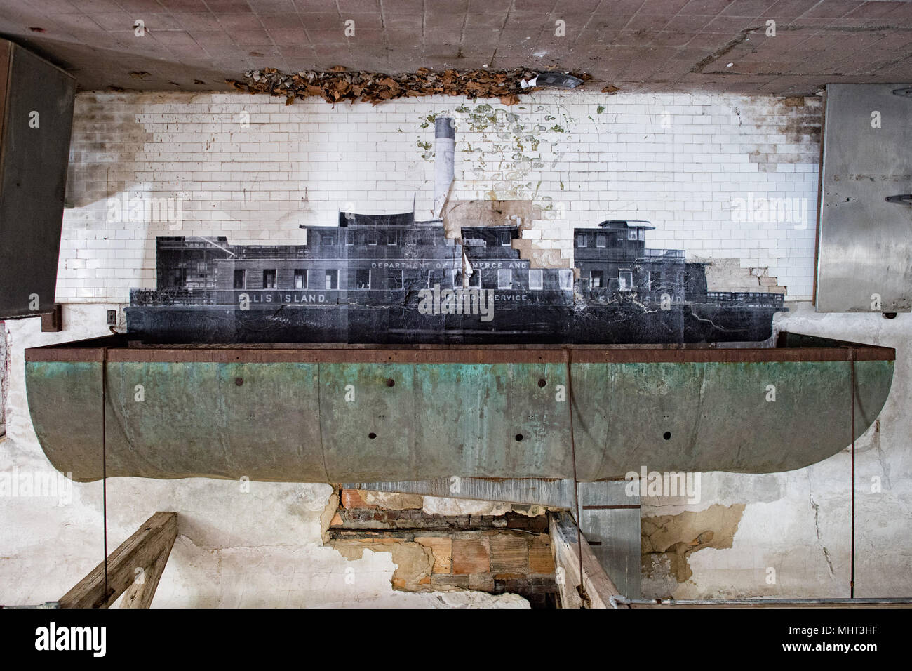 Ellis island abbandonato ospedale psichiatrico interni camere vista la nave Foto Stock