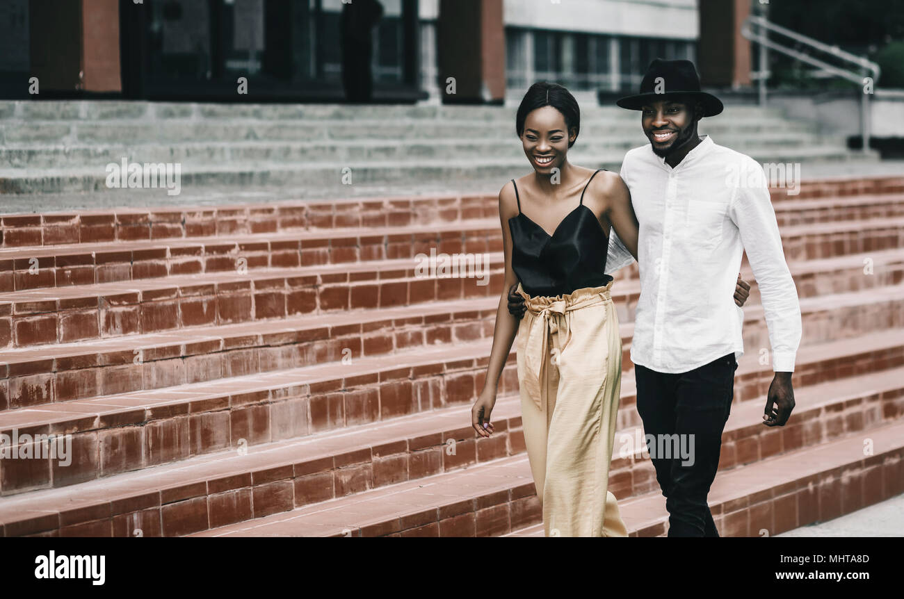 African American amore matura. Felice rapporto, sorridente gente nera Foto Stock