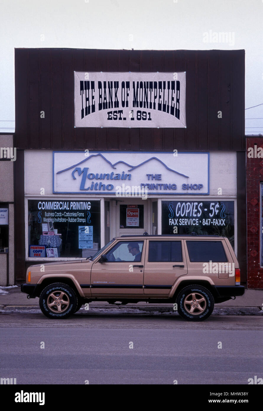 1999 Jeep Cherokee parcheggiato di fronte alla banca di Montpelier derubato da Butch Cassidy e il Wild Bunch nel 1896, Idaho USA Foto Stock