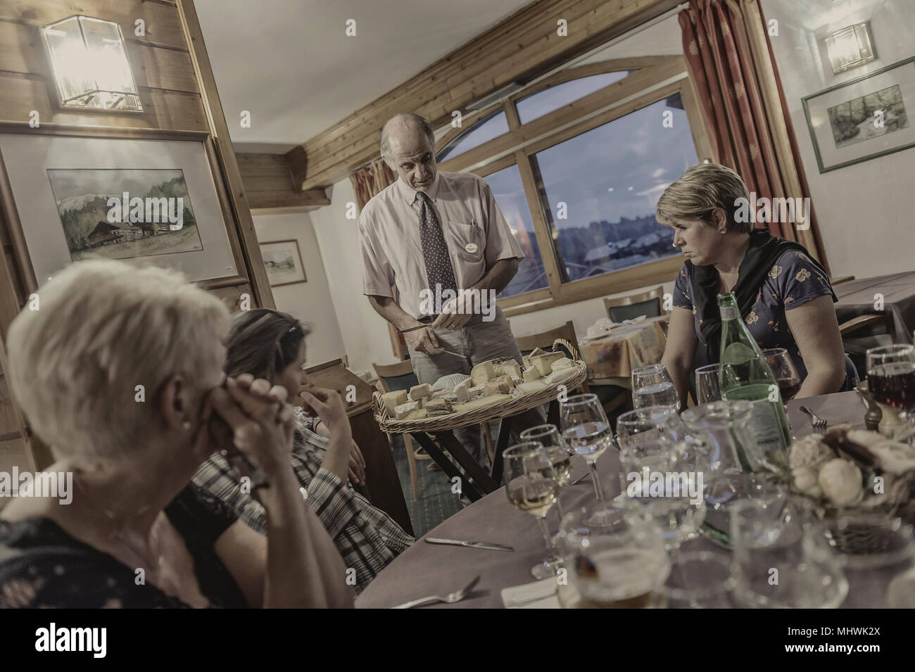 Corso di formaggio a Le Calgary ristorante Les Saisies, Savoie, Francia Foto Stock