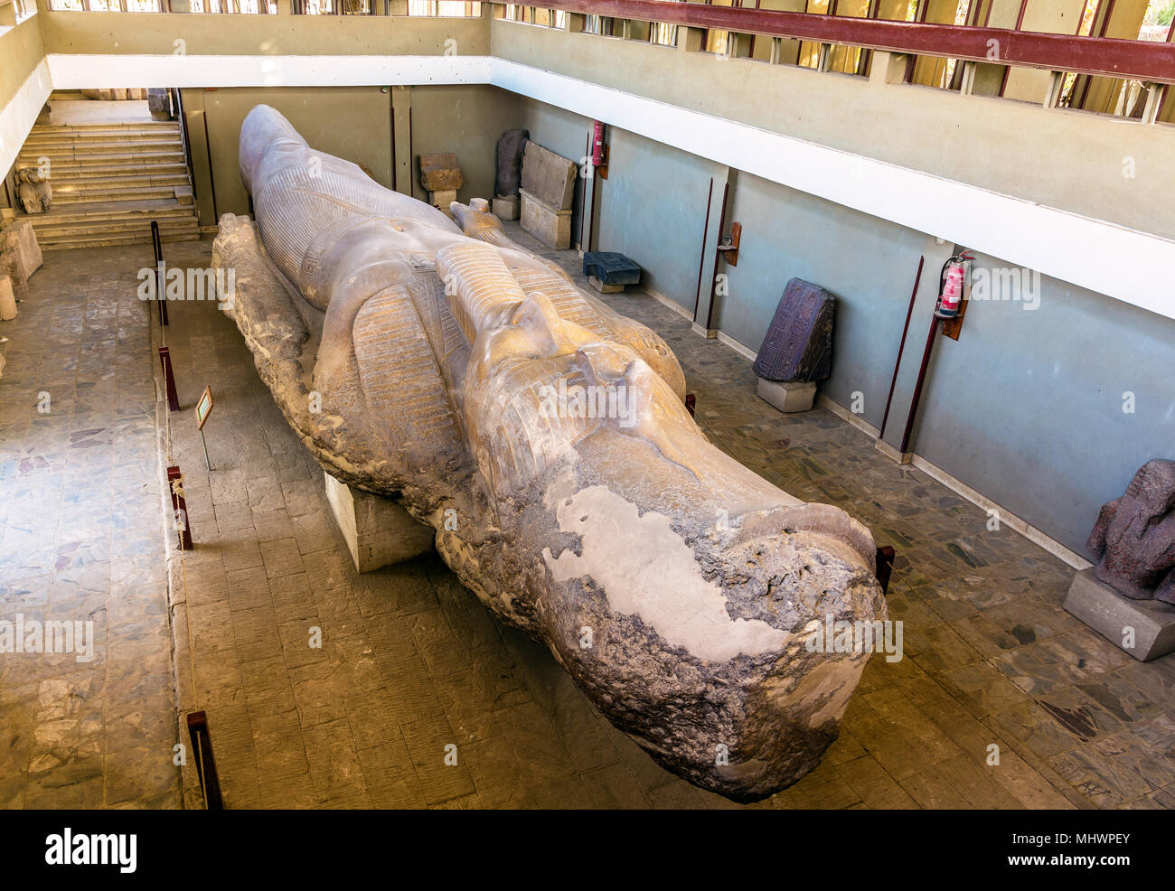 MEMPHIS, Egitto - Gennaio 1: la statua colossale di Ramesse II o Foto Stock