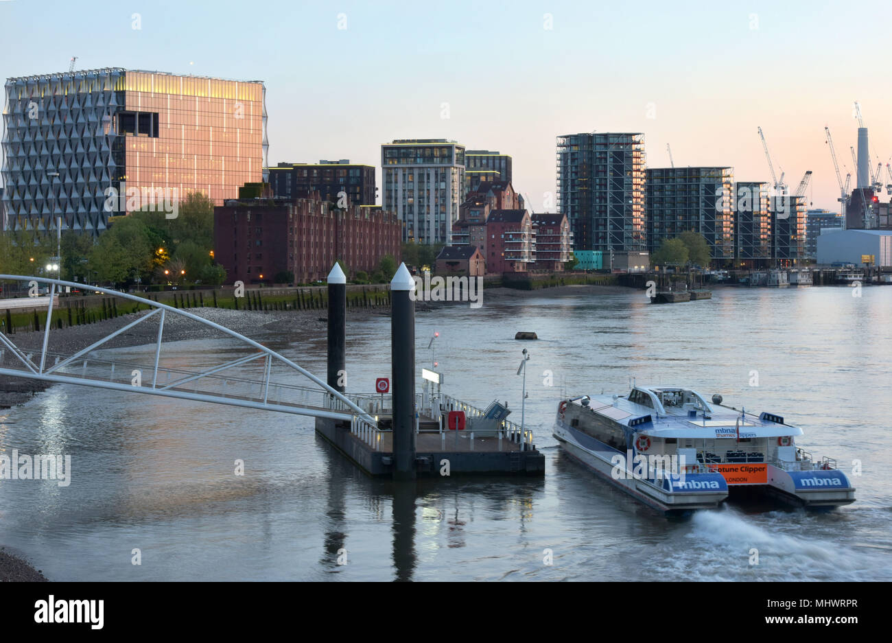 La nuova ambasciata americana sulla riva sud del fiume Tamigi in Nine Elms, Vauxhall è parte di un grande progetto di rigenerazione del brown field sites Foto Stock