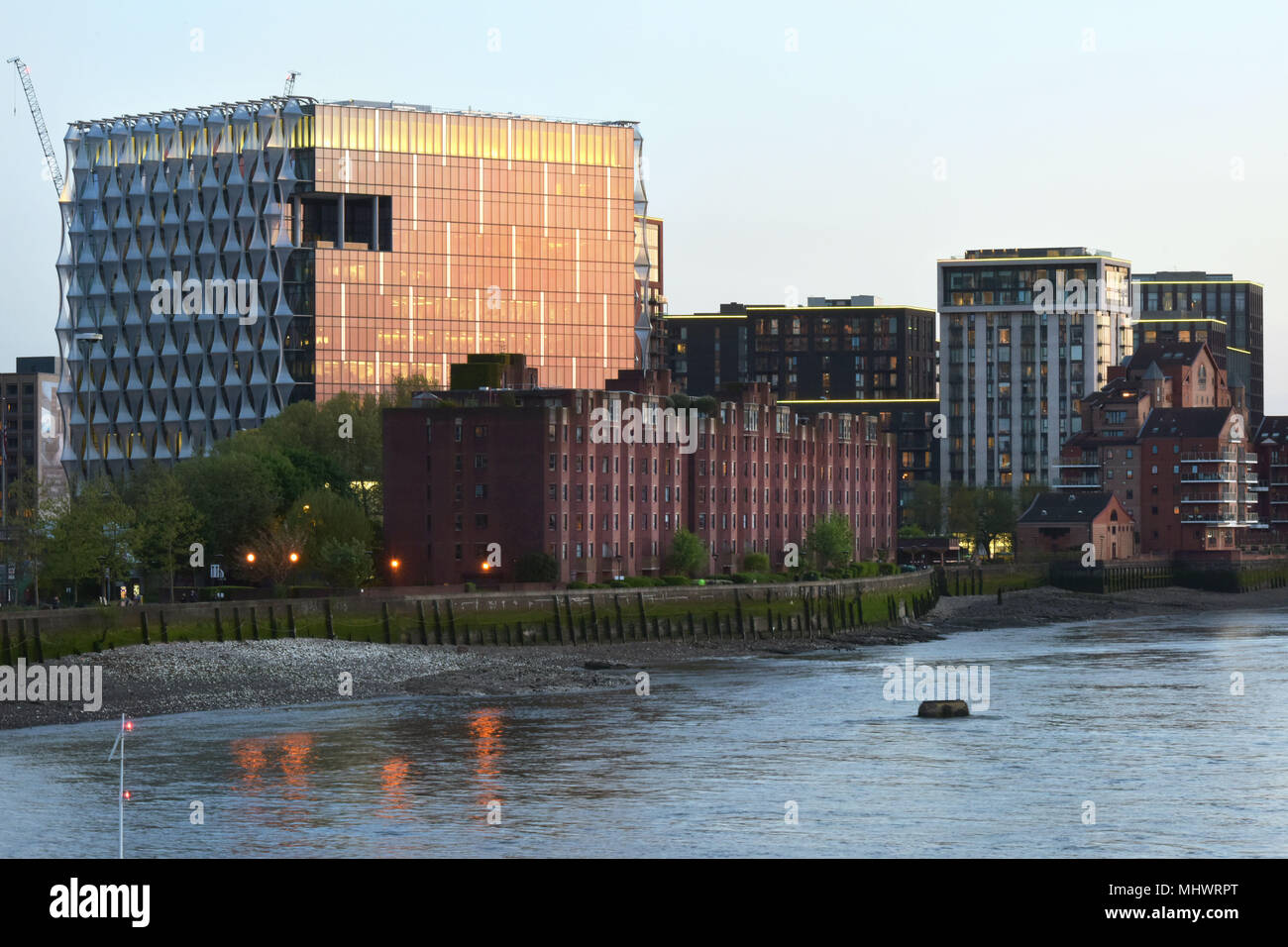 La nuova ambasciata americana sulla riva sud del fiume Tamigi in Nine Elms, Vauxhall è parte di un grande progetto di rigenerazione del brown field sites Foto Stock