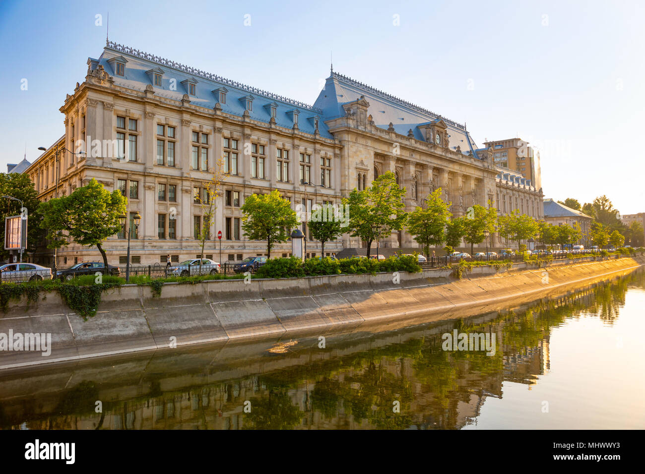 Palazzo di Giustizia di tramonto a Bucarest Foto Stock