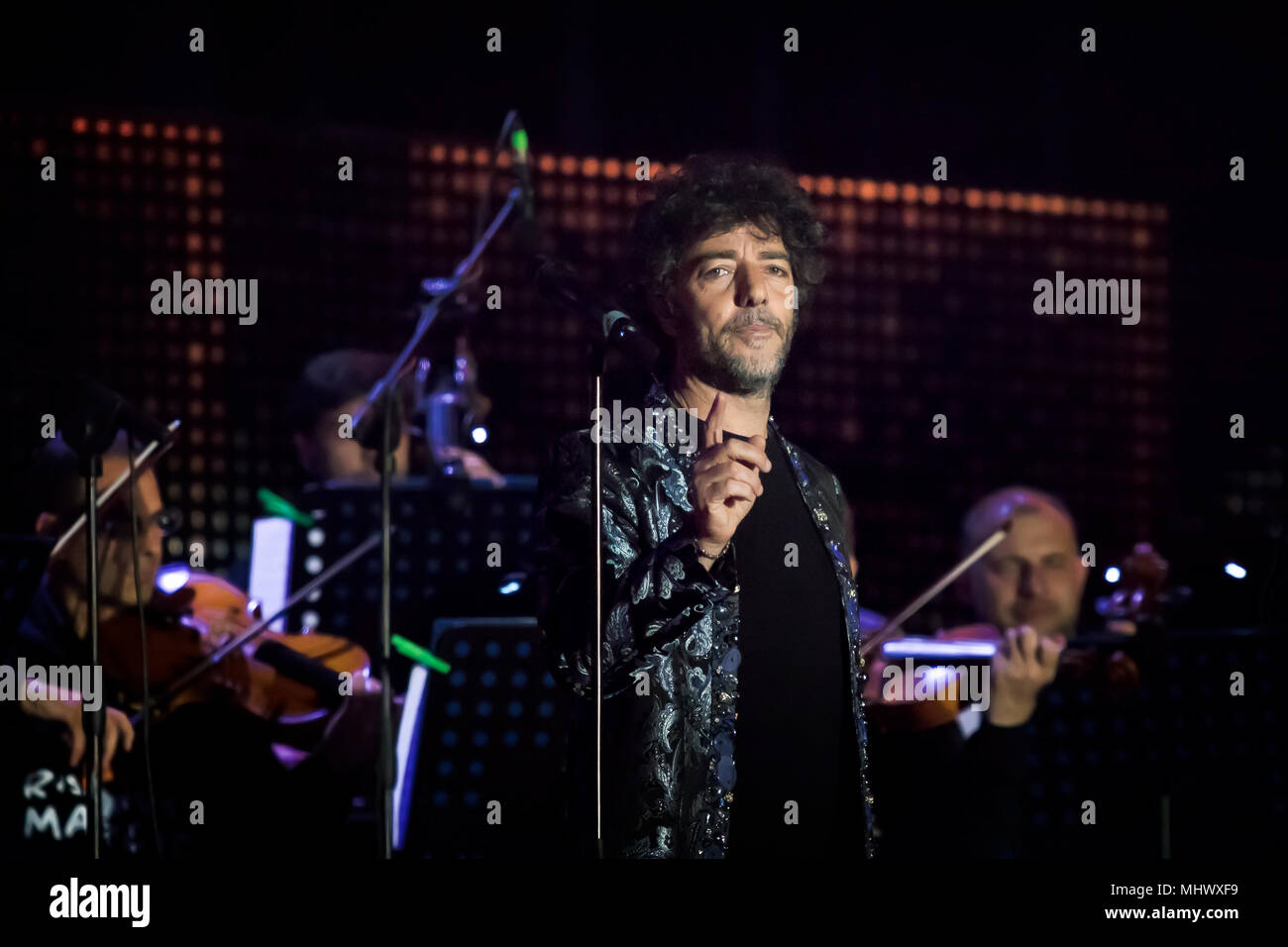 Roma, Italia - 01 Maggio 2018: Max Gazzè esegue sul palco del concerto del primo di Maggio a Piazza San Giovanni. Il cantante italiano è tra i th Foto Stock