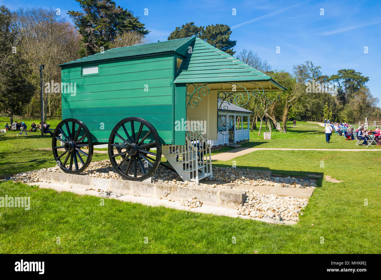 La regina Victoria la restaurata la balneazione macchina, sul display della spiaggia di Osborne House, Isle of Wight, Regno Unito. Foto Stock