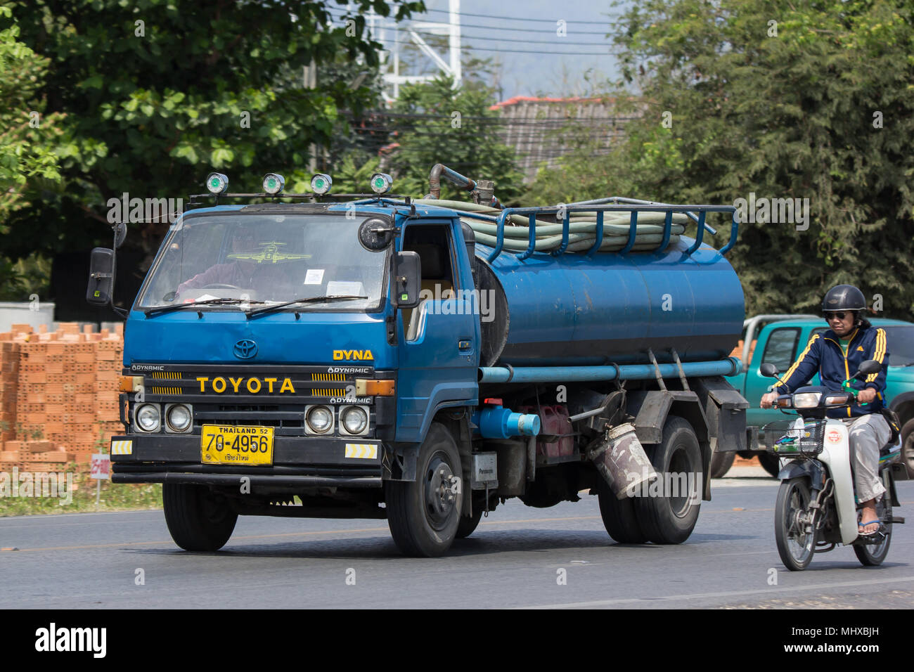 CHIANG MAI, Thailandia - Aprile 8 2018: Privato del serbatoio acque nere carrello. Foto di road no.121 circa 8 km dal centro cittadino di Chiangmai, Thailandia. Foto Stock