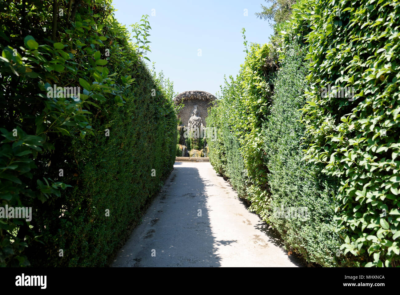 Vista della Fontana della Madre Natura con una statua di Diana di Efeso, la Grande Natura della dea. Villa d'Este. Tivoli. L'Italia. Scolpito da Gillis van de Foto Stock