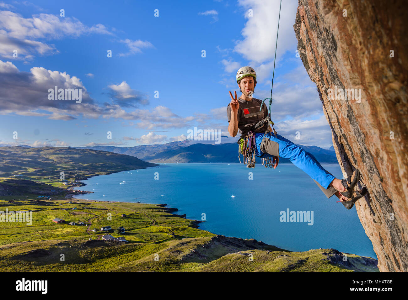 Tradizionale la scalata su roccia arenaria, Narsaq, Kitaa, Groenlandia Foto Stock