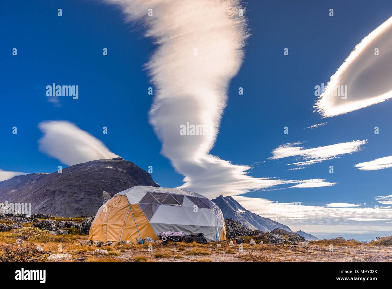 Le tende si accamparono nel fiordo di Tasermiut, Narsaq, Vestgronland, Groenlandia Foto Stock
