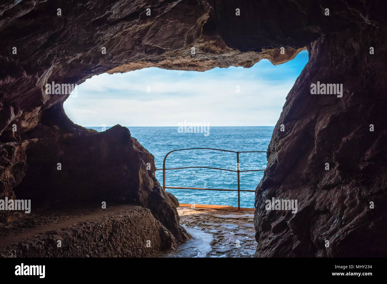 La rocciosa penisola di Capo Caccia, con alte scogliere, si trova vicino ad Alghero; in questa zona ci sono il famoso Nettuno le grotte Foto Stock