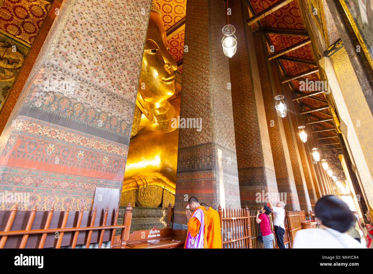 Wat-Pho, Bangkok in Thailandia:- Aprile 13, 2018:-: Wat Pho o il nome ufficiale è il Wat Pho come il più antico tempio è la casa di una coppia, popolare con i visitatori Foto Stock