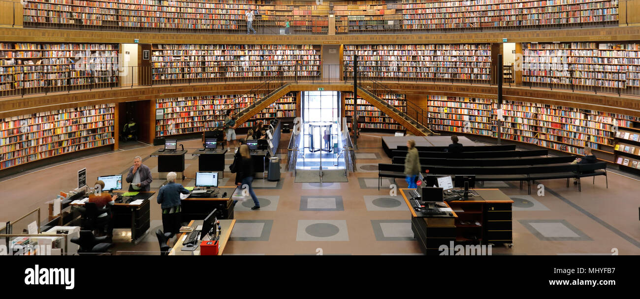 Stoccolma, Svezia, 27 Giugno 2014: Interni Stockholm Public Library a Sveavagen, progettata da Gunnar Asplund, inaugurato il 31 marzo 1928 Foto Stock