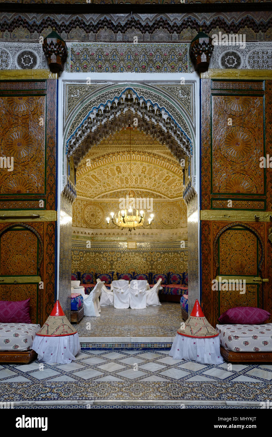 Vista del soffitto ornato in Islam edificio Foto Stock