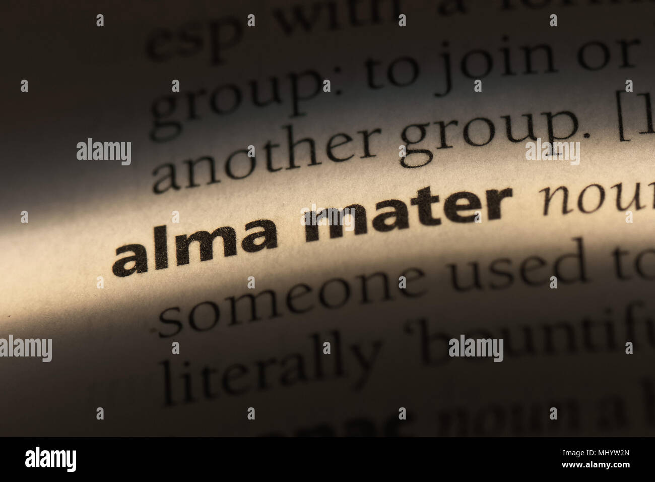 Alma mater parola in un dizionario. alma mater concetto. Foto Stock