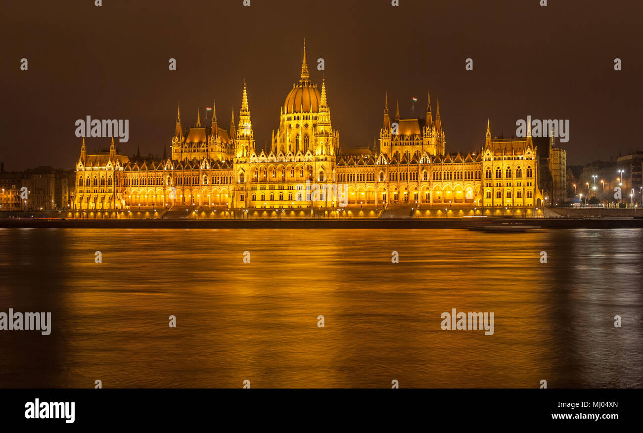 Il Parlamento di Budapest di notte - Ungheria Foto Stock