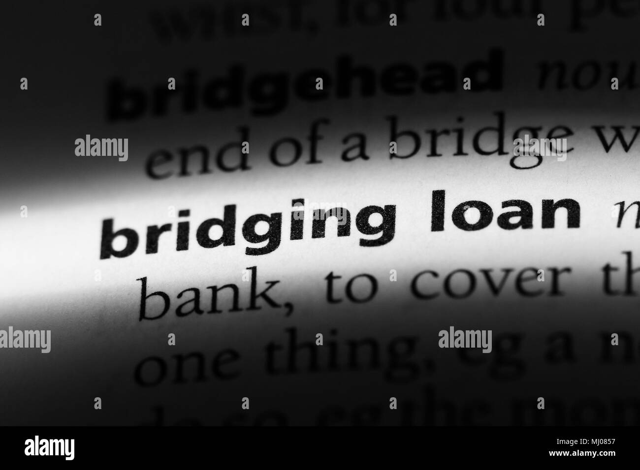 Un prestito ponte parola in un dizionario. un prestito ponte concetto. Foto Stock
