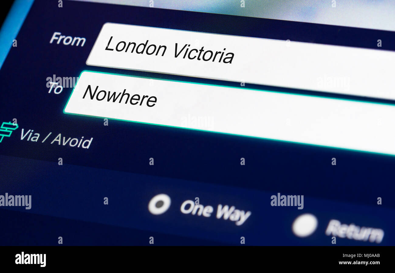 La prenotazione di un biglietto del treno per andare da nessuna parte. Nessun luogo dove andare concetto. Andando da nessuna parte del concetto. Foto Stock