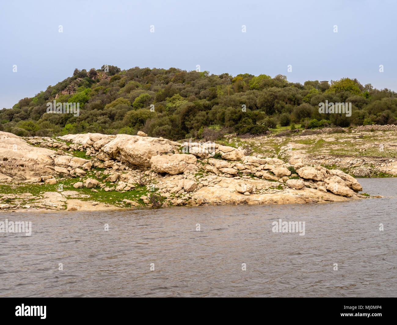 Il lago di Lago del Temo vicino al villaggio di Monteleone Roca Doria sulla isola di Sardegna Foto Stock