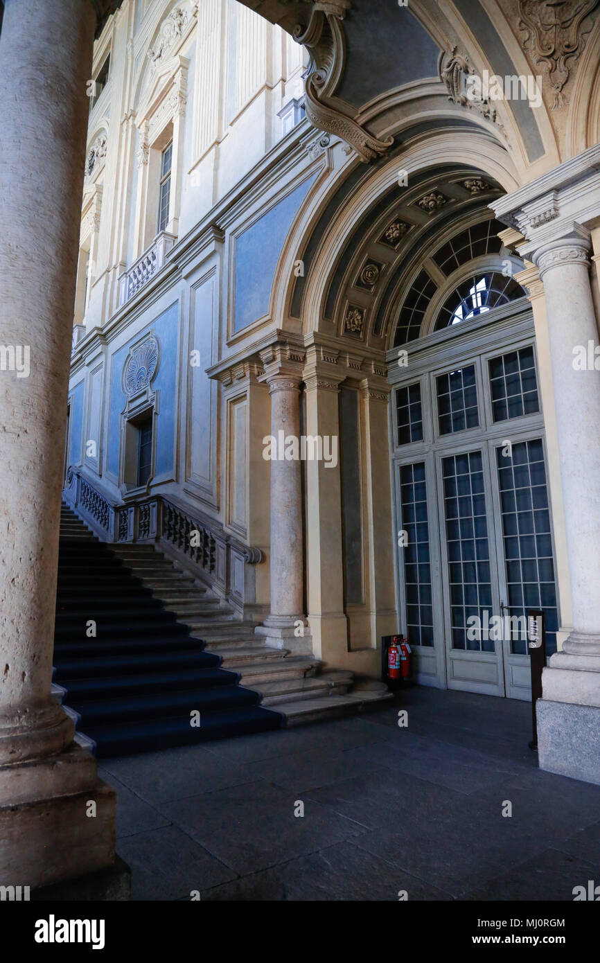 Torino Piemonte, Italia: visite turistiche intorno alla città guardando i suoi monumenti storici, in una giornata di sole Foto Stock