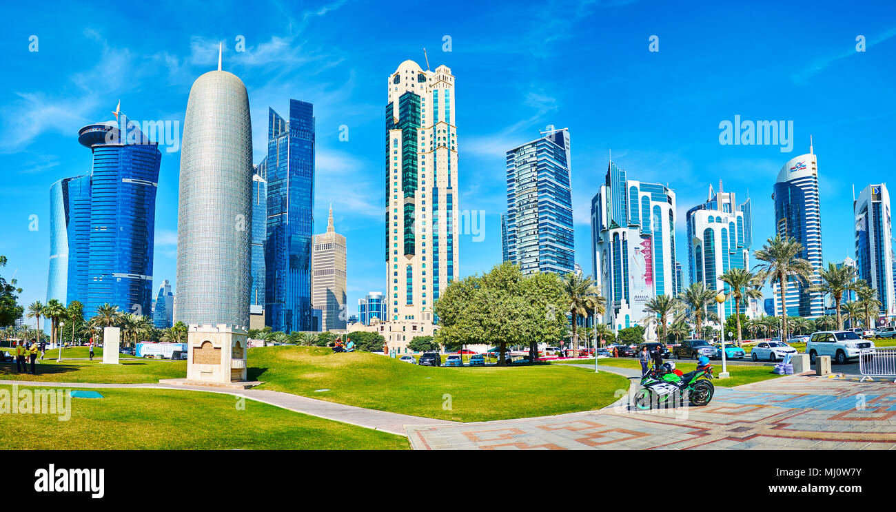 DOHA, Qatar - 13 febbraio 2018: la vista sui grattacieli di Al Dafna business district dallo Sheraton Park in West Bay quartiere, il 13 febbraio Foto Stock